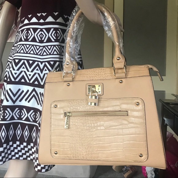 Charming Charlie Handbags - 💐🥀Charming Charlie Large Tote🥀💐
